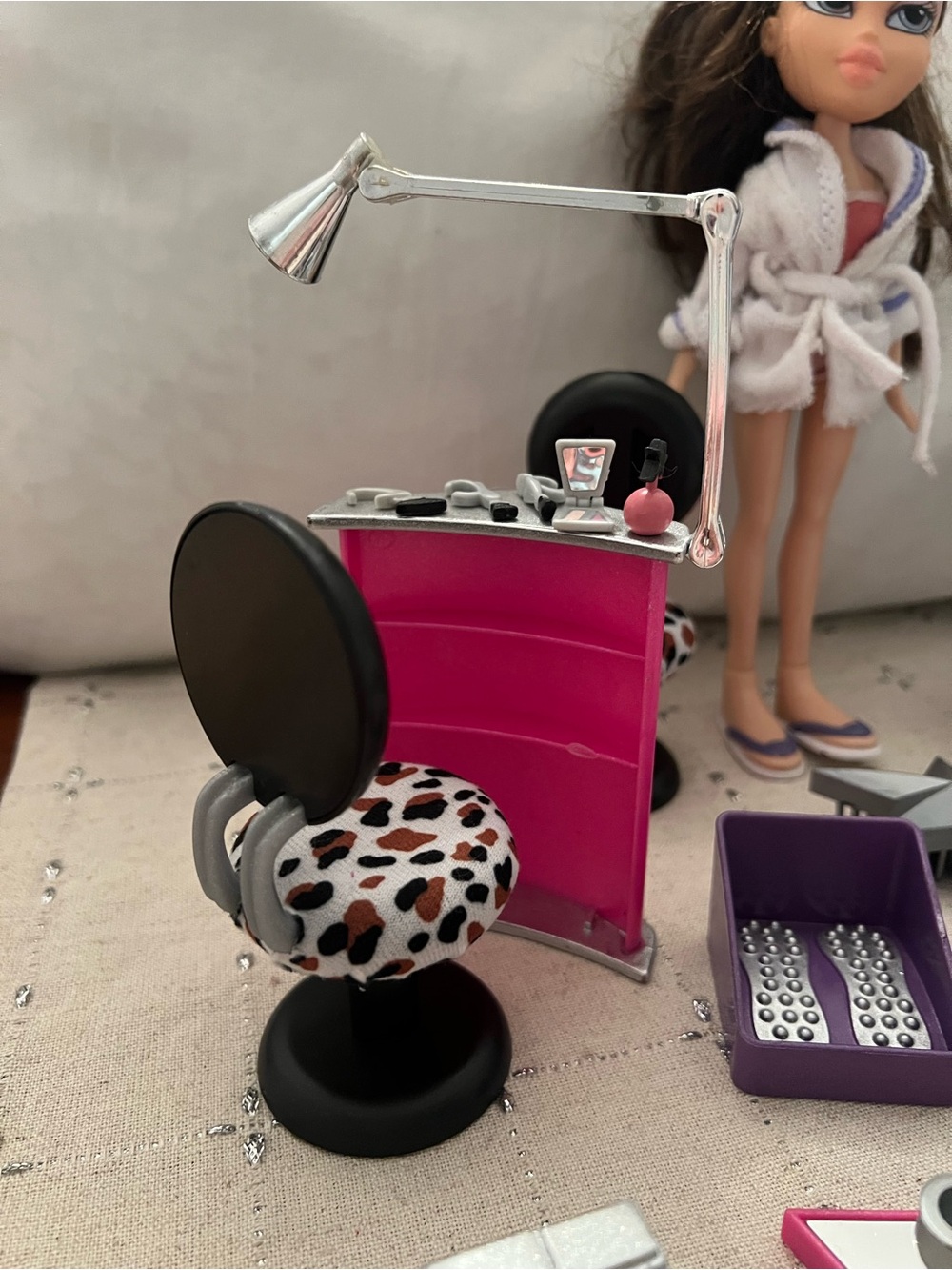Bratz Dana Salon and Spa Doll and Accessories - Picture 6 of 15
